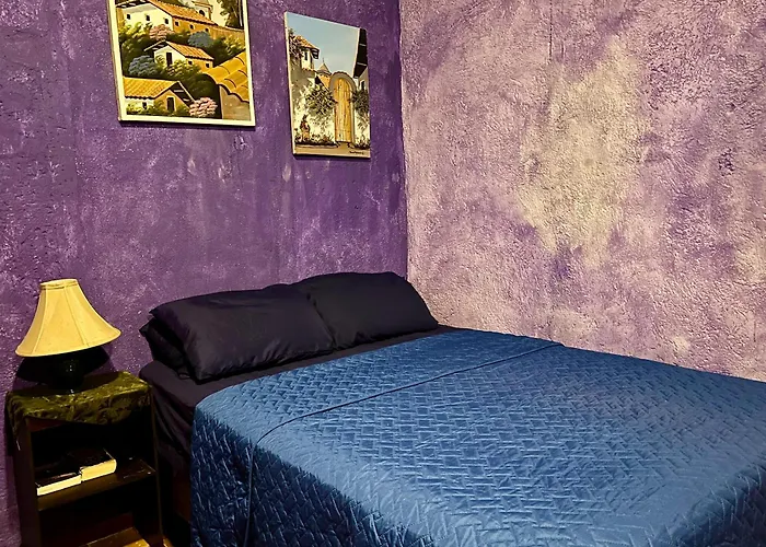 Budget Private Rooms - Wonderland B&B - Shuttle Services Available